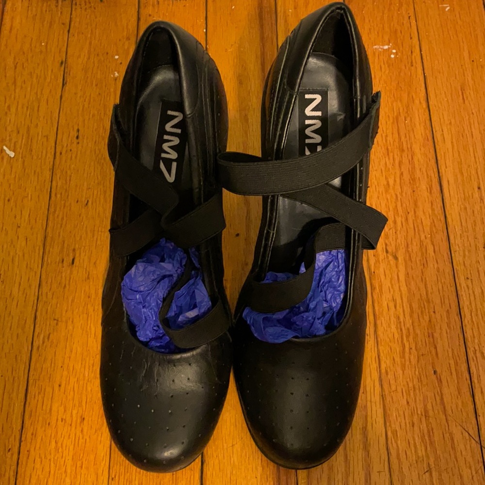 NM70 sport heels